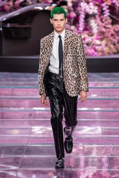Look 18